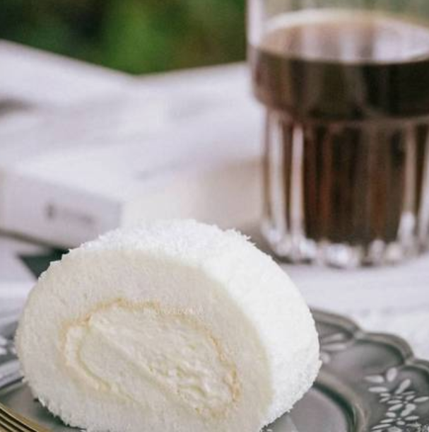 Angel Coconut Swiss Roll (1pc)